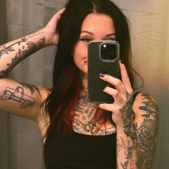 Meet your Posher, Kenzie - Picture 1 of 1